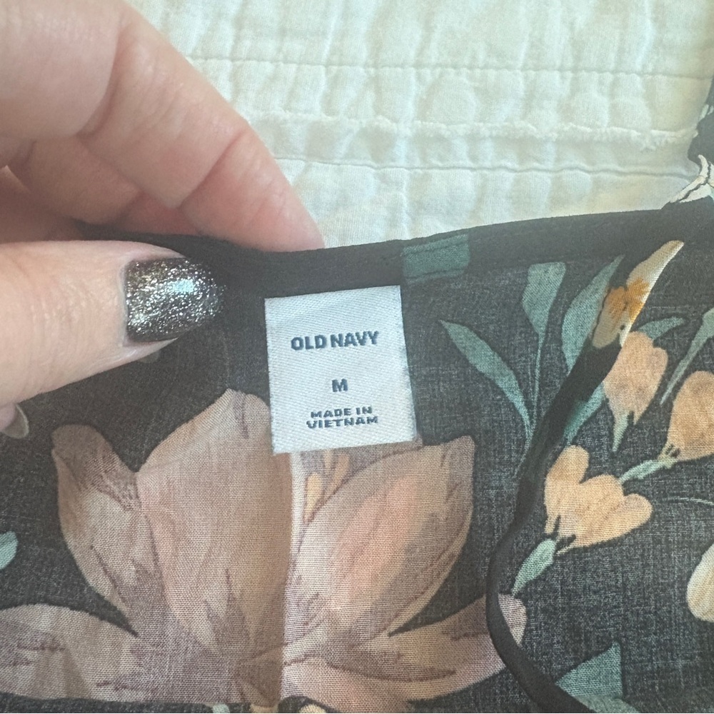 NWOT Old Navy Floral Dressy Tank - Picture 3 of 4